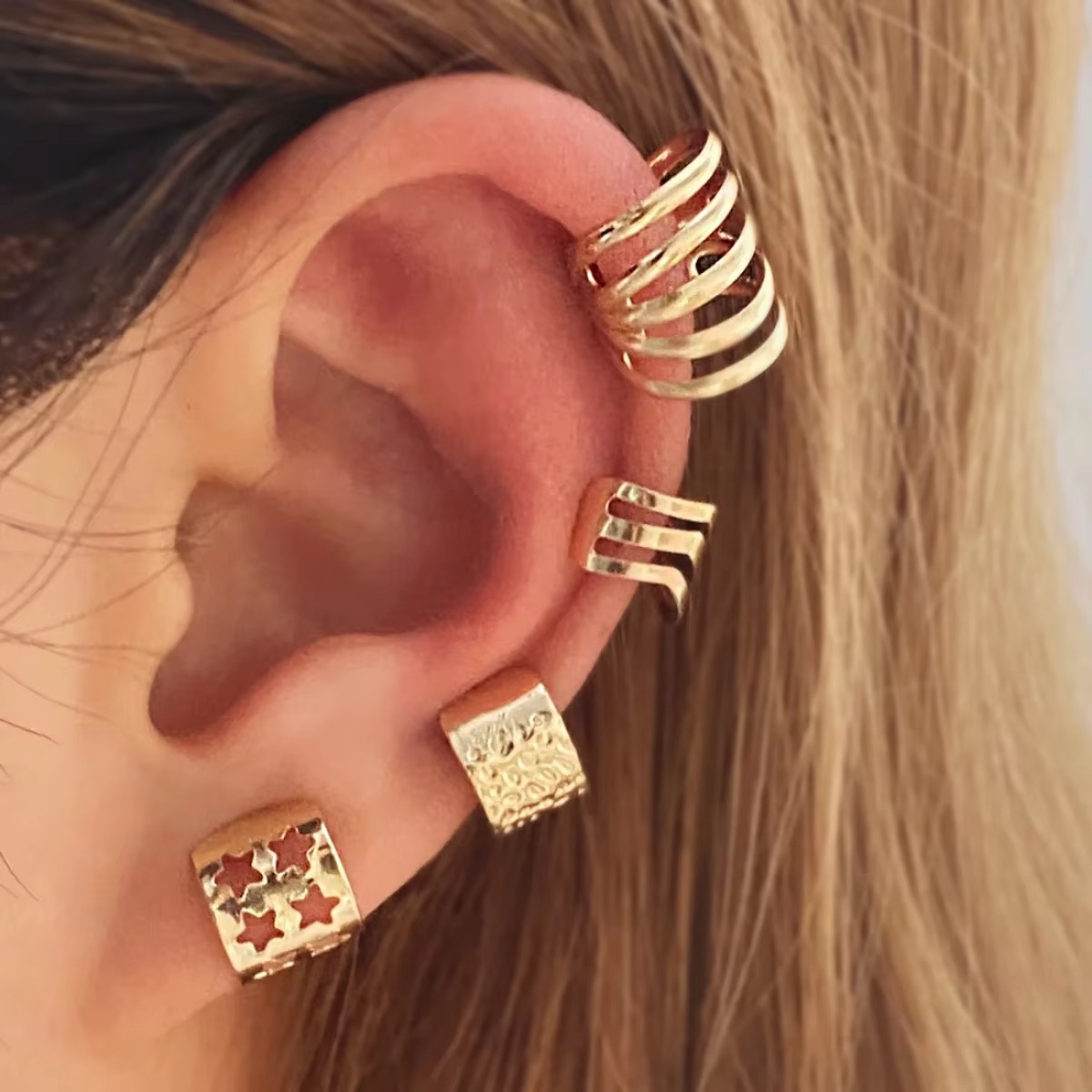 Elegantes Clip-Ohrclip-Set mit Goldblatt-Verzierung für Damen