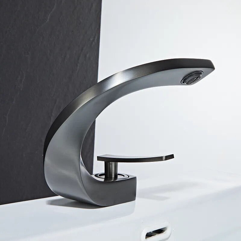 Nordic Arch Künstlerischer Deckmontierter Wasserhahn