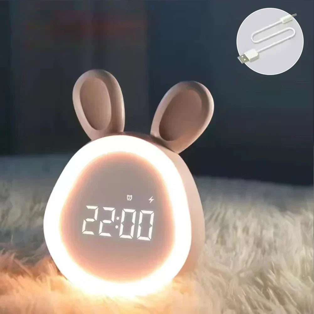 Niedlicher Kinder Wecker mit LED-Anzeige, Nachtlicht und Alarm – Hasenform für Jungen und Mädchen, Ideal für Kinderzimmer und sanftes Aufwachen | Karnz