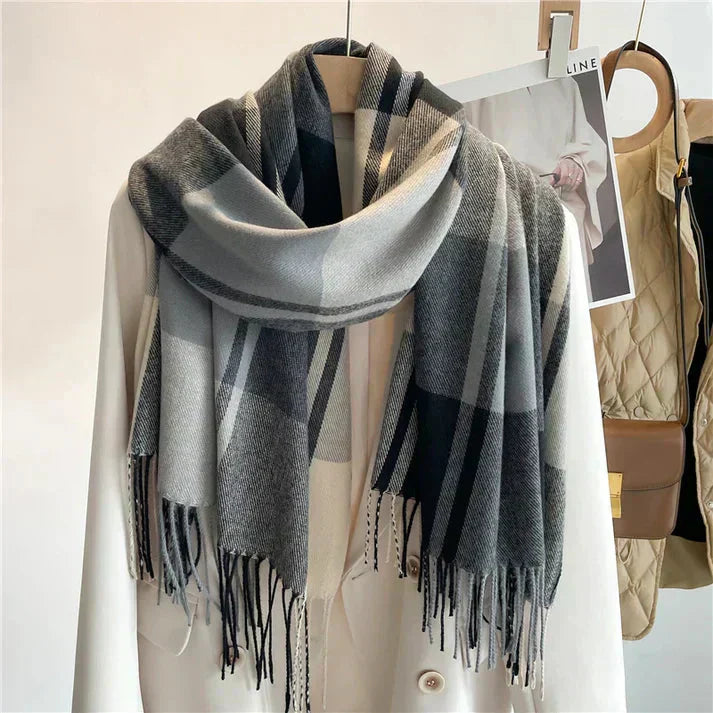 Luxuriöser, eleganter und warmer Schal