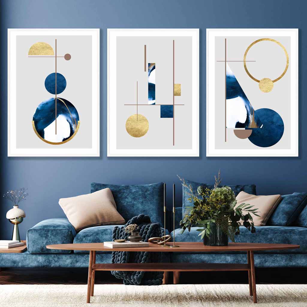 Abstraktes Set aus 3 strukturierten geometrischen Wandbildern in Marineblau und Gold