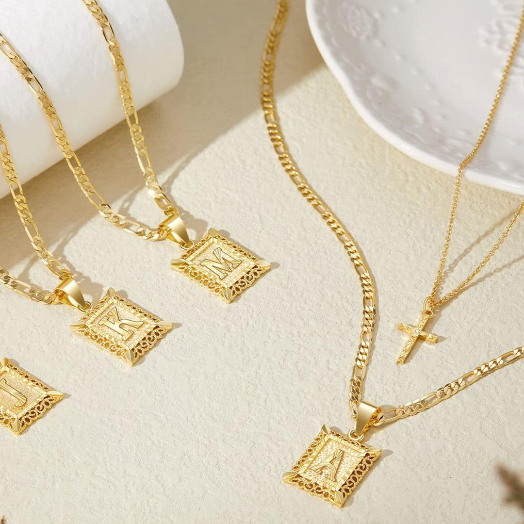 Karnz | 2pc 14k Initialen & Kreuz Anhänger Set