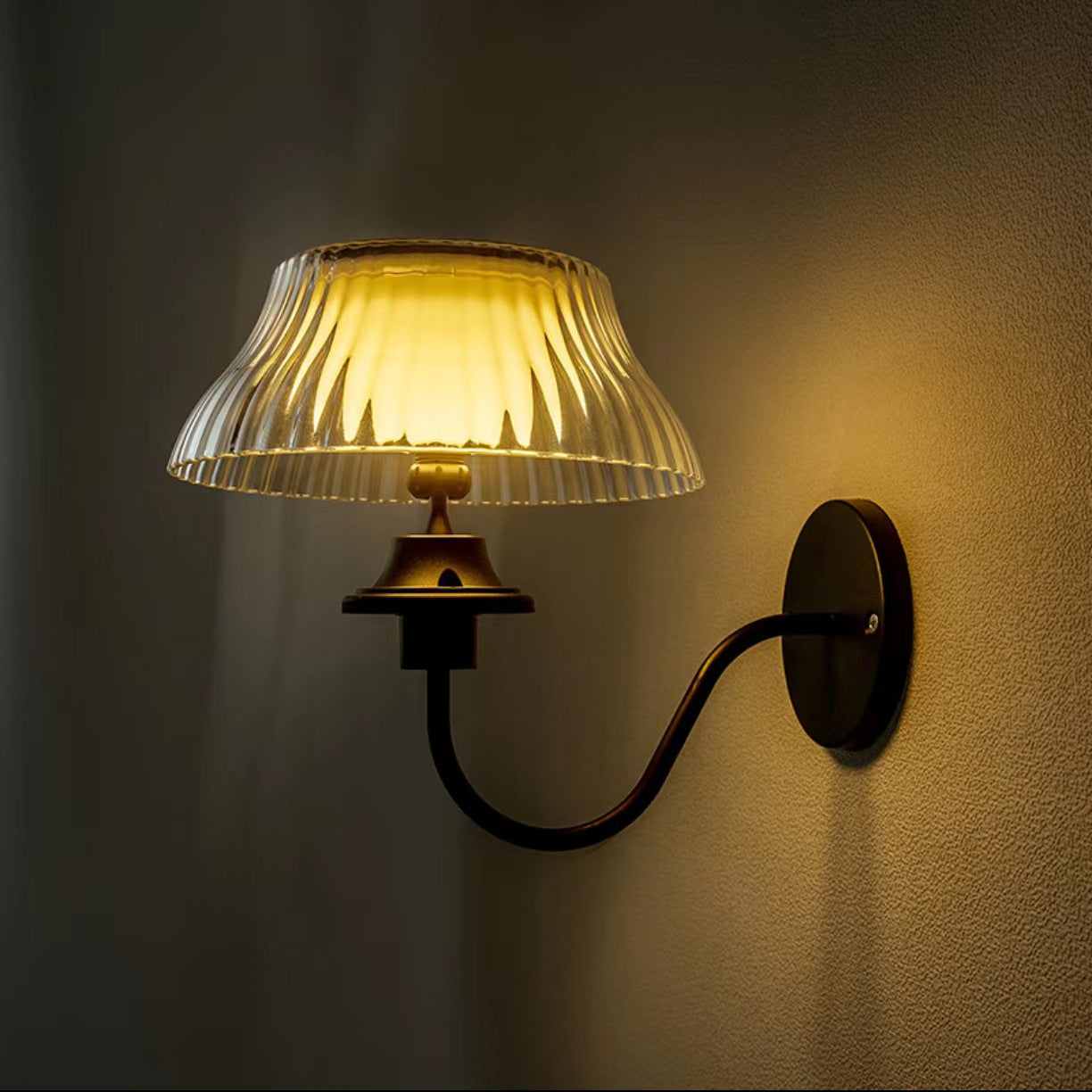 Zeitgenössische Retro Solar Eisenlegierung Kunststoff LED Wasserdichte Wand Sconces Lampe für Außenbereich | Karnz