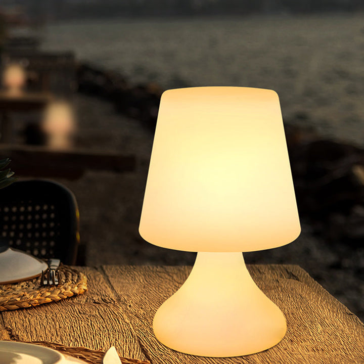 Moderne Minimalistische PE Becherform USB LED Tischlampe Nachtlicht für Außenpatio | Karnz