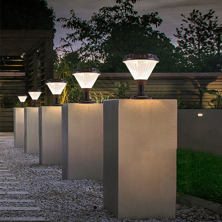 Modernes schwarzes Solar-Druckguss-Aluminium-Glas-Außen-Patio-Wasserdicht-Säulen-Hochlicht | Karnz