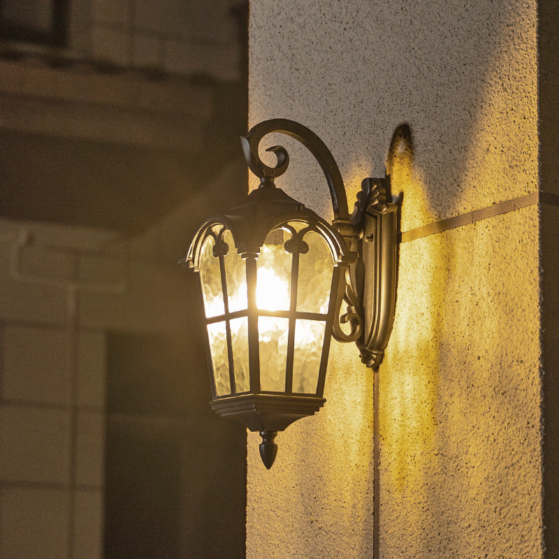 Traditionelle europäische quadratische Fensterform Aluminium Glas 1-Licht Wand sconce Lampe für Außenpatio | Karnz