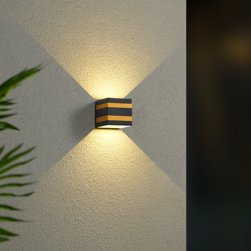 Outdoor Minimalistische Quadratische Würfel Aluminium Wasserdichte LED Wandlampe | Karnz