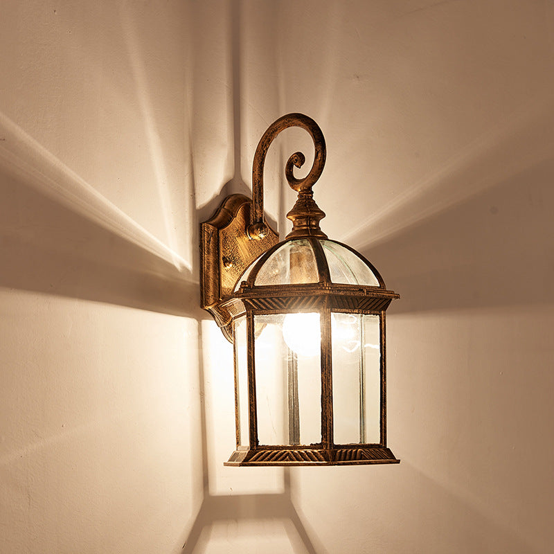 Traditioneller Vintage sechseckiger Schloss-Aluminium-Glas 1-Licht Außenwandlaterne für Garten | Karnz