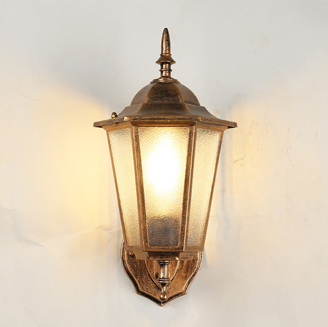 Sechseckige Wandleuchte mit Aluminiumrahmen, mattiertem Glas und einer Lichtquelle für den Außenbereich, geeignet für den Garten