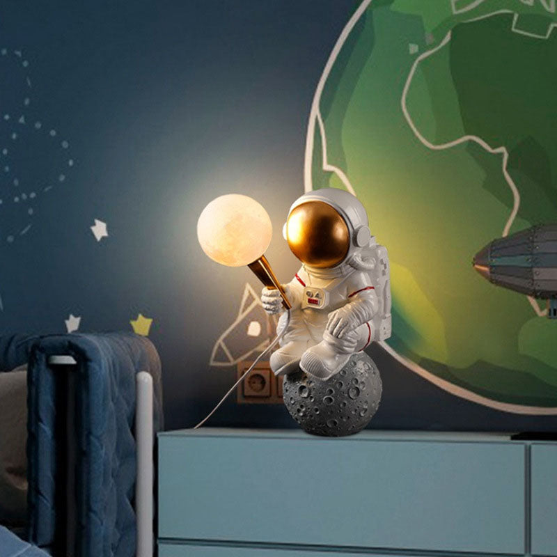 Karnz | CosmoBuddy Astronaut Wandlampe | Kreatives Design | Resin & ABS | LED Schlafzimmerlicht