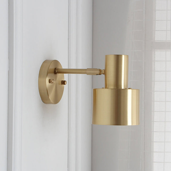 Moderne goldene Wandleuchte - Minimalistisches Metalldesign für luxuriöse Innenräume | Karnz