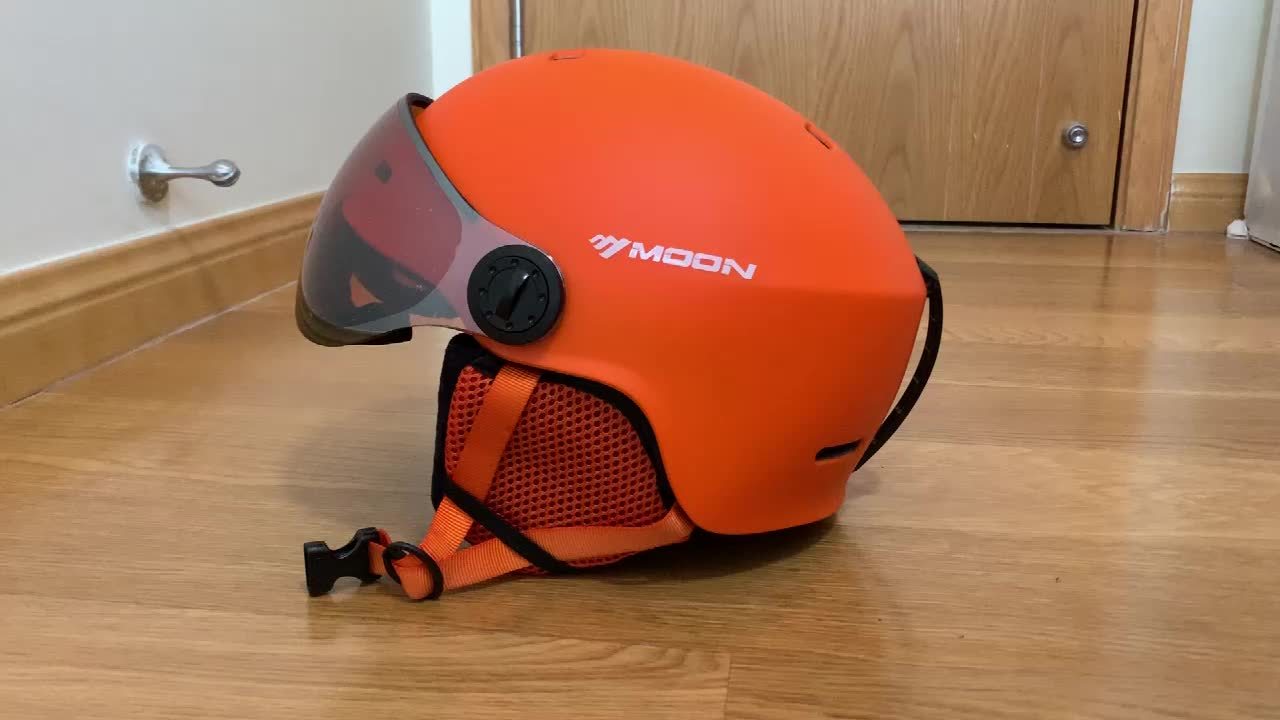 Hochwertiger Skihelm mit abnehmbaren Teilen – sicher und komfortabel für Outdoor-Aktivitäten