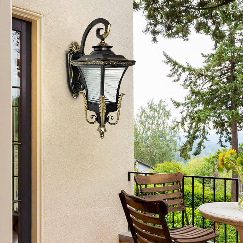 Europäisches Vintage Outdoor Quadrat Käfig Aluminium Glas 1-Licht Wandlampe | Karnz