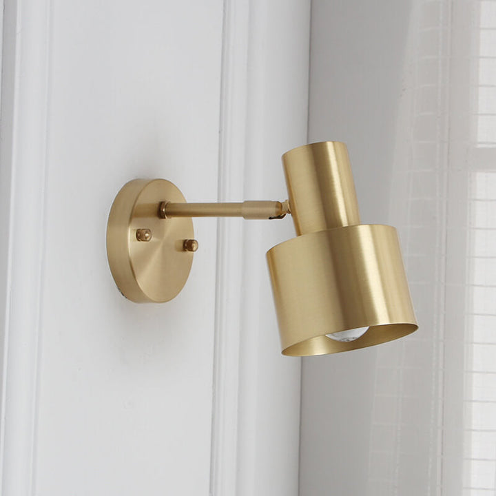 Moderne goldene Wandleuchte - Minimalistisches Metalldesign für luxuriöse Innenräume | Karnz
