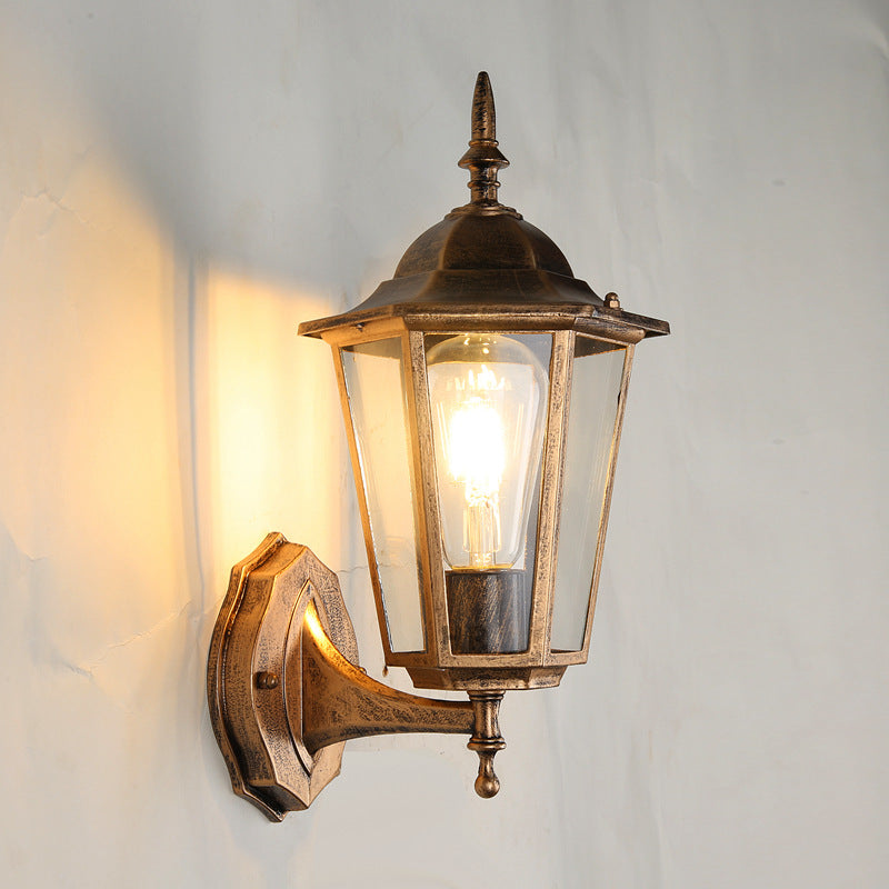 Sechseckige Wandleuchte mit Aluminiumrahmen, mattiertem Glas und einer Lichtquelle für den Außenbereich, geeignet für den Garten