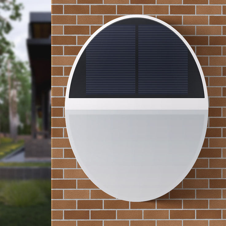 Solarbetriebene, wasserdichte, runde, flache LED-Wandleuchte mit Radarsensor für den Außenbereich