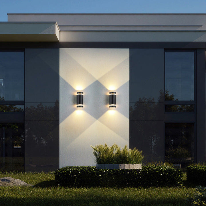 Zeitgenössischer industrieller wasserdichter Aluminiumzylinder LED Auf- und Abwärts leuchtender Spot-Wandleuchte für den Außenbereich Patio | Karnz