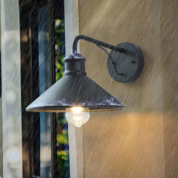 Moderner minimalistischer Kegel-Eisen 1-Lampe Wandleuchte für Außenpatio | Karnz