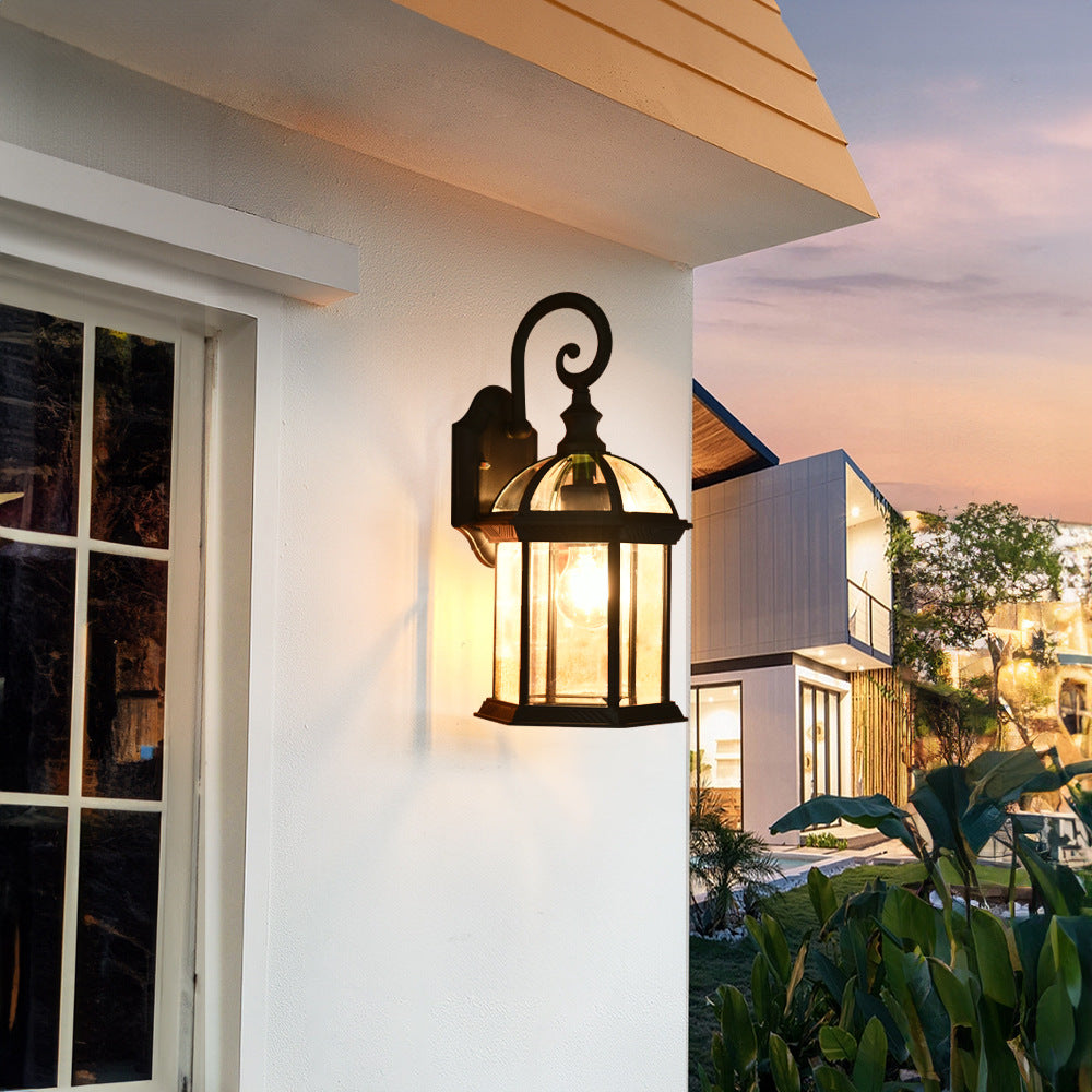 Traditioneller Vintage sechseckiger Schloss-Aluminium-Glas 1-Licht Außenwandlaterne für Garten | Karnz