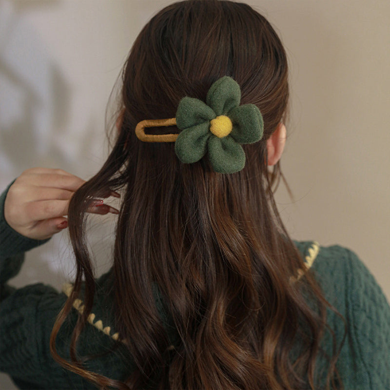 Elegante Plüschblumen-Haarspangen Karnz