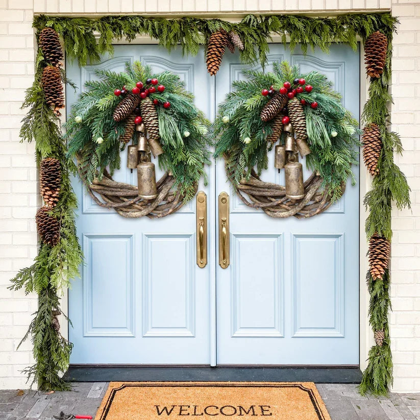 Weihnachtskranz | Boho-Stil | Rustikaler Rankenkranz mit Tannenzapfen und goldenen Glöckchen