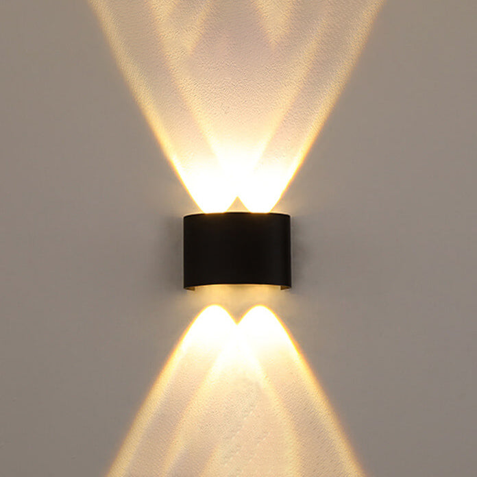 Moderne Outdoor Bogenauf- und Abwärtsstrahler LED Außen wasserdichte Wandleuchte | Karnz