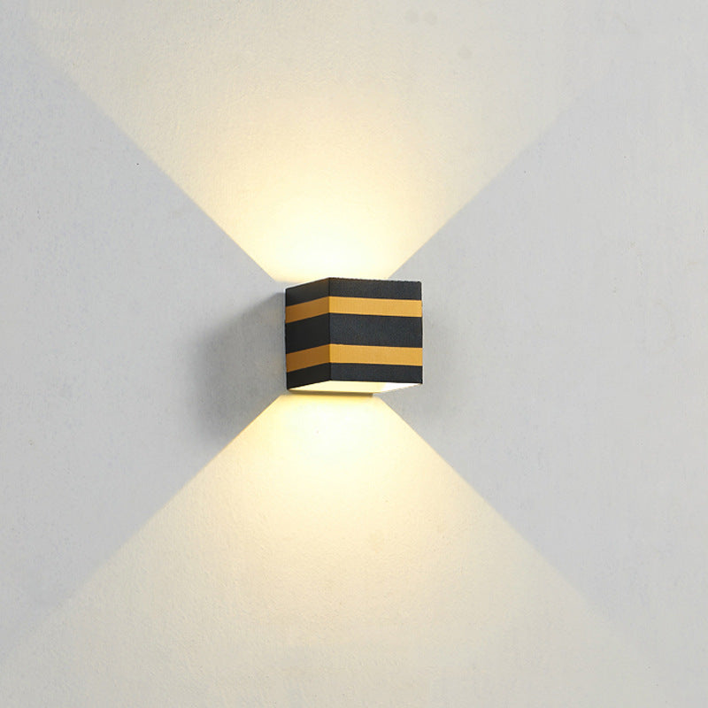 Outdoor Minimalistische Quadratische Würfel Aluminium Wasserdichte LED Wandlampe | Karnz