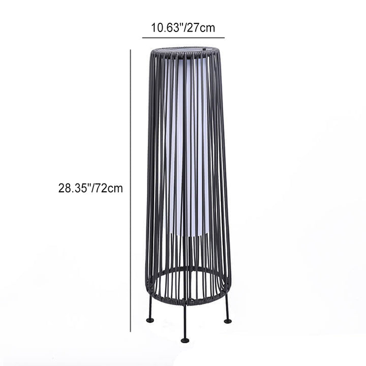 Moderner minimalistischer solarwasserfester runder vertikaler Zugstreifen Eisen Rattan LED Stehlampe für den Außenbereich Patio | Karnz