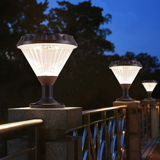 Modernes schwarzes Solar-Druckguss-Aluminium-Glas-Außen-Patio-Wasserdicht-Säulen-Hochlicht | Karnz