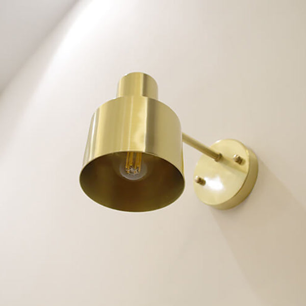 Moderne goldene Wandleuchte – minimalistisches Metalldesign für luxuriöse Interieurs