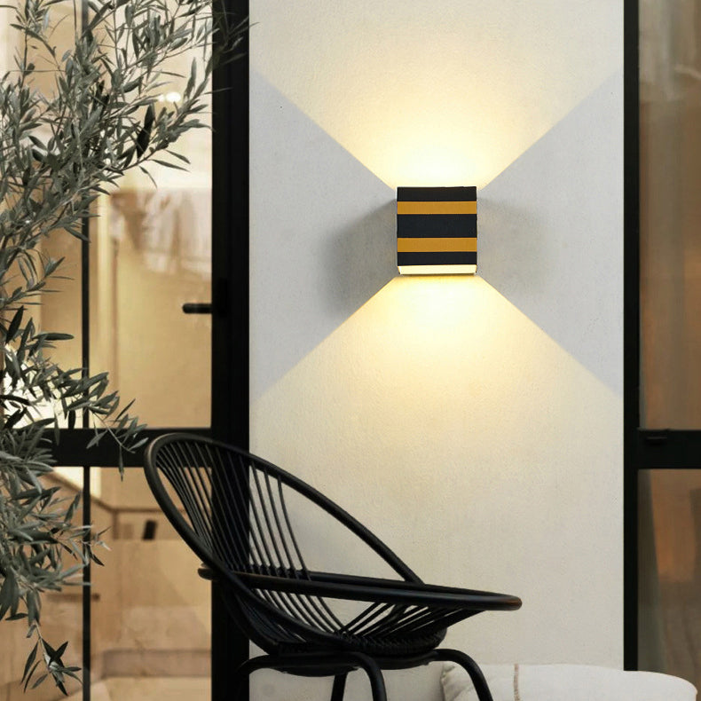 Outdoor Minimalistische Quadratische Würfel Aluminium Wasserdichte LED Wandlampe | Karnz