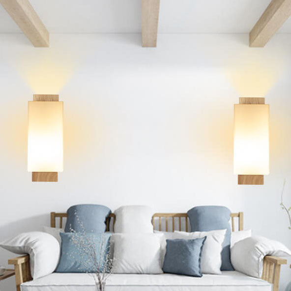 Moderne minimalistische quadratische Wandleuchte aus Massivholz mit Glassäule und einem Licht