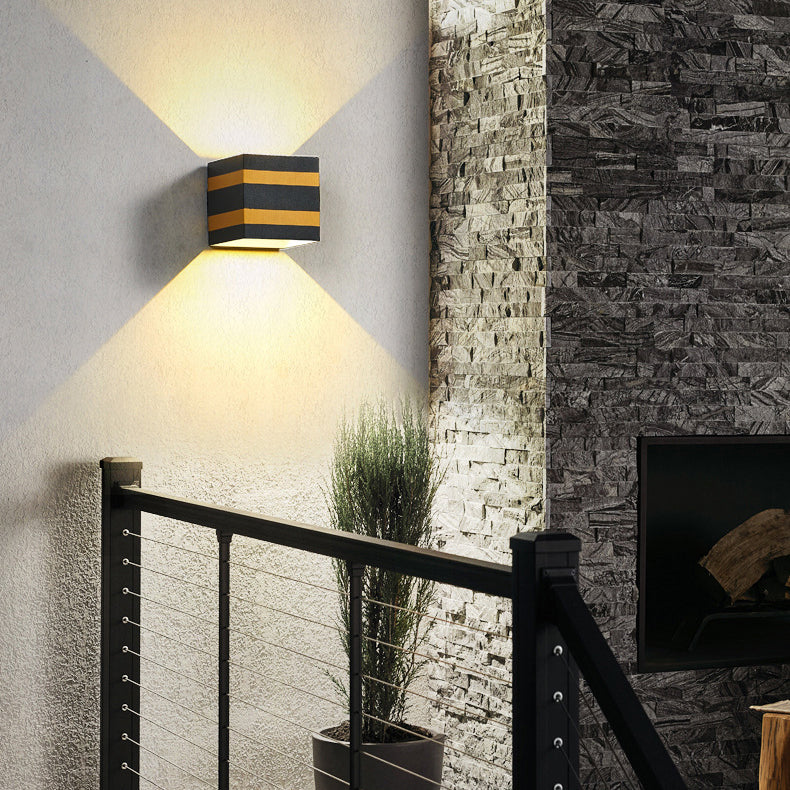 Outdoor Minimalistische Quadratische Würfel Aluminium Wasserdichte LED Wandlampe | Karnz