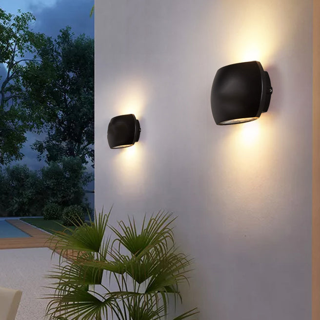 Zeitgenössische industrielle Halbkreis-Aluminium-LED-Außenwandleuchte für den Garten | Karnz