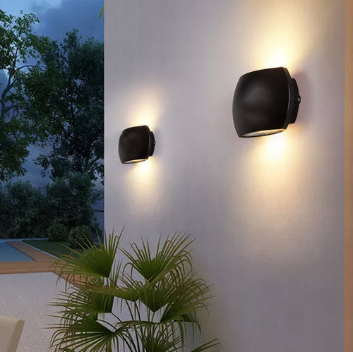 Zeitgenössische industrielle Halbkreis-Aluminium-LED-Außenwandleuchte für den Garten | Karnz