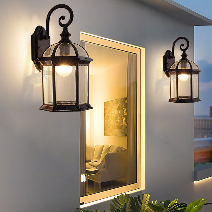 Traditioneller Vintage sechseckiger Schloss-Aluminium-Glas 1-Licht Außenwandlaterne für Garten | Karnz