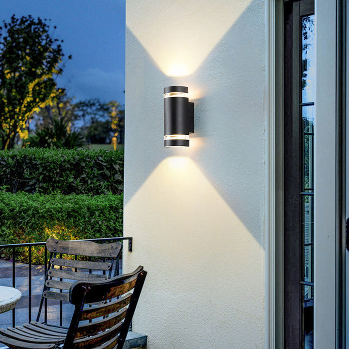 Zeitgenössischer industrieller wasserdichter Aluminiumzylinder LED Auf- und Abwärts leuchtender Spot-Wandleuchte für den Außenbereich Patio | Karnz