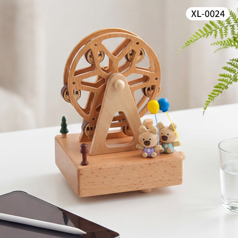 Holz-Spieluhr mit Zug-Motiv