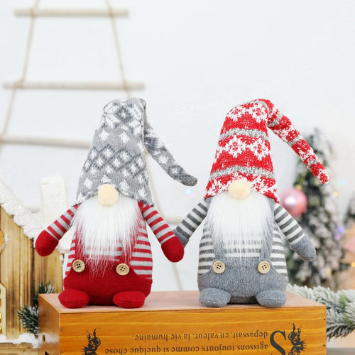 Weihnachts-Wichtelfigur mit Strickmütze, sitzend