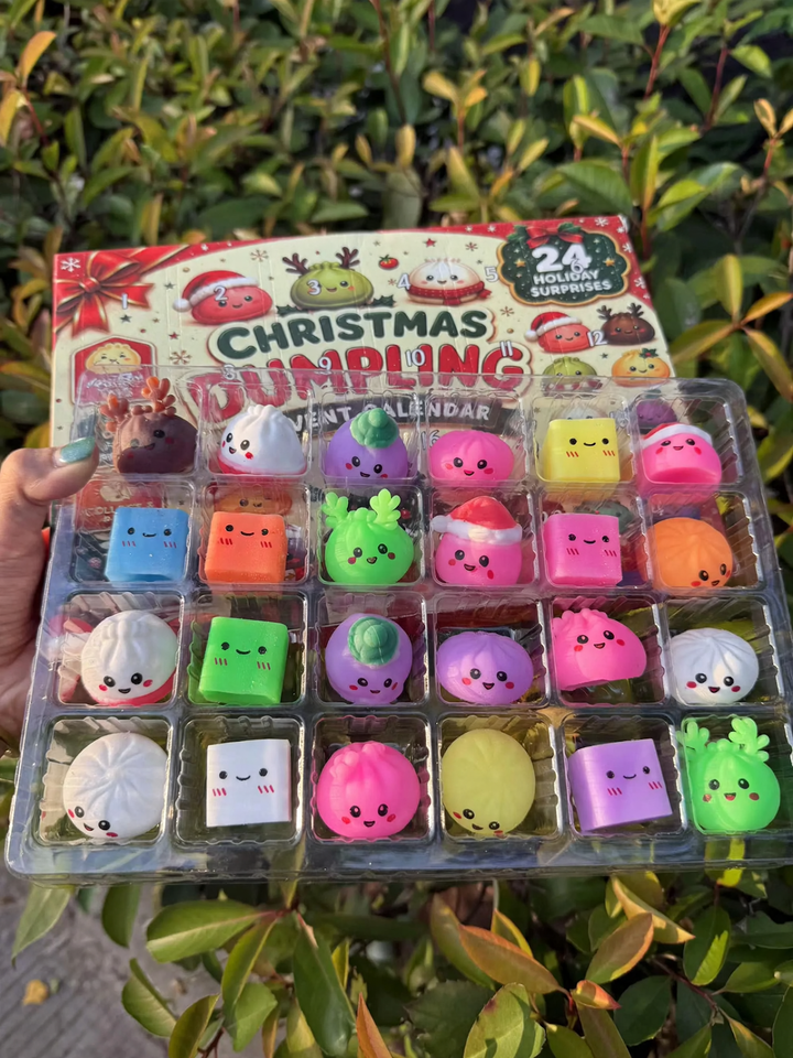 Weihnachts-Adventskalender mit 24 Quetschspielzeugen