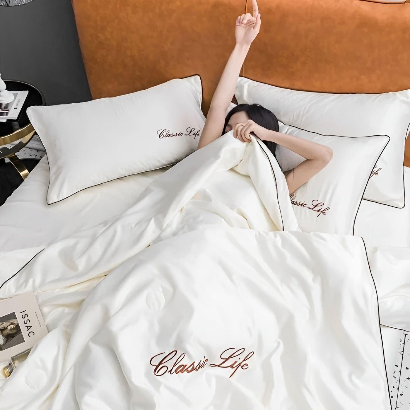 SummerSilk Karnzanket - Weiche, kühlende, bestickte Seiden-Karnzanket