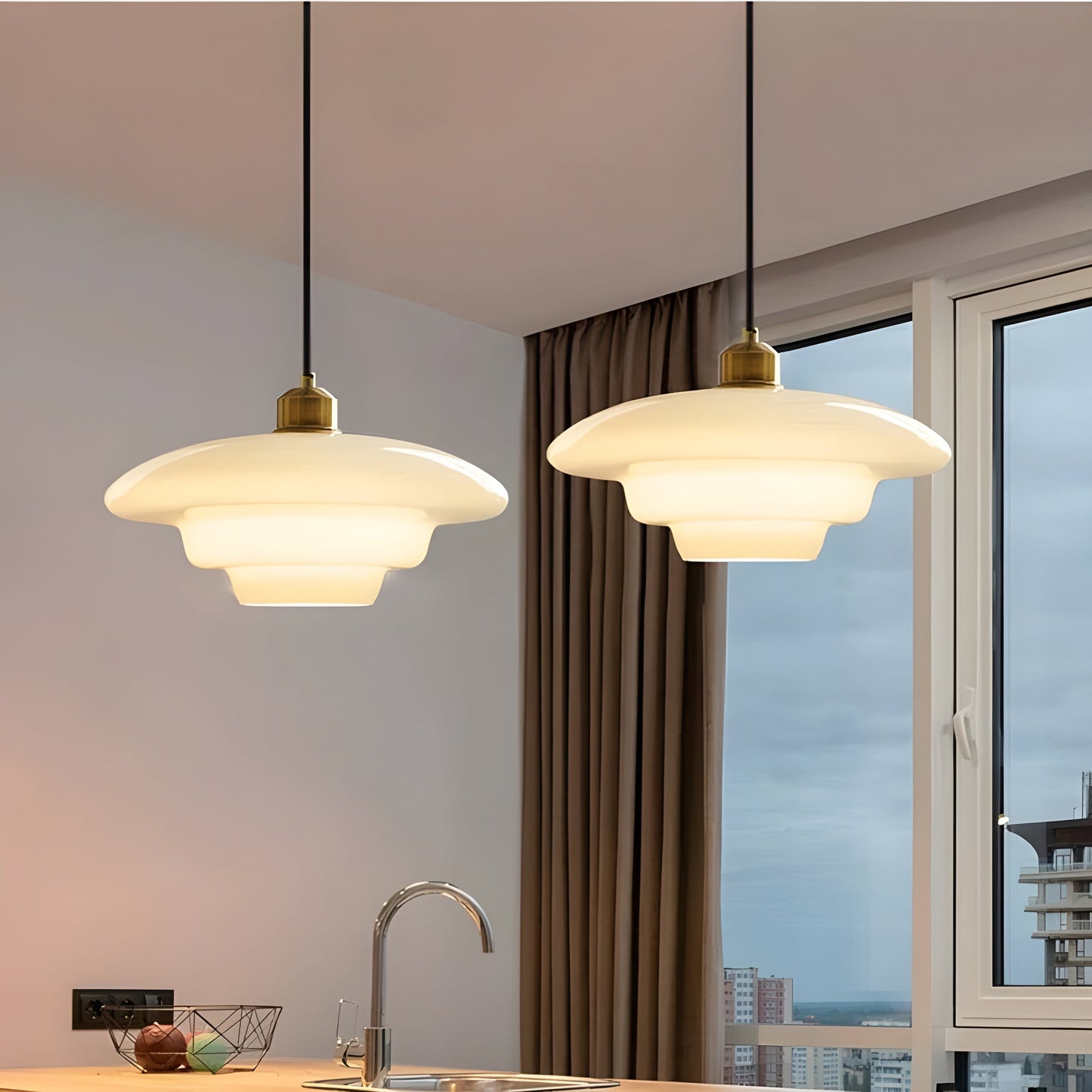 AuraBeam Licht – Minimalistische cremefarbene LED-Pendelleuchte aus Glas | Karnz