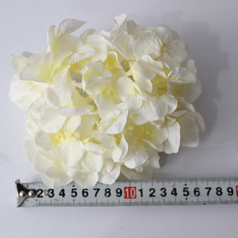Luxuriöse Seidenblumenarrangement