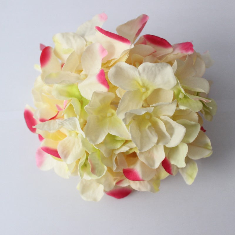 Luxuriöse Seidenblumenarrangement