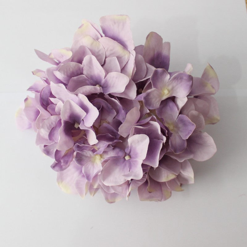 Luxuriöse Seidenblumenarrangement