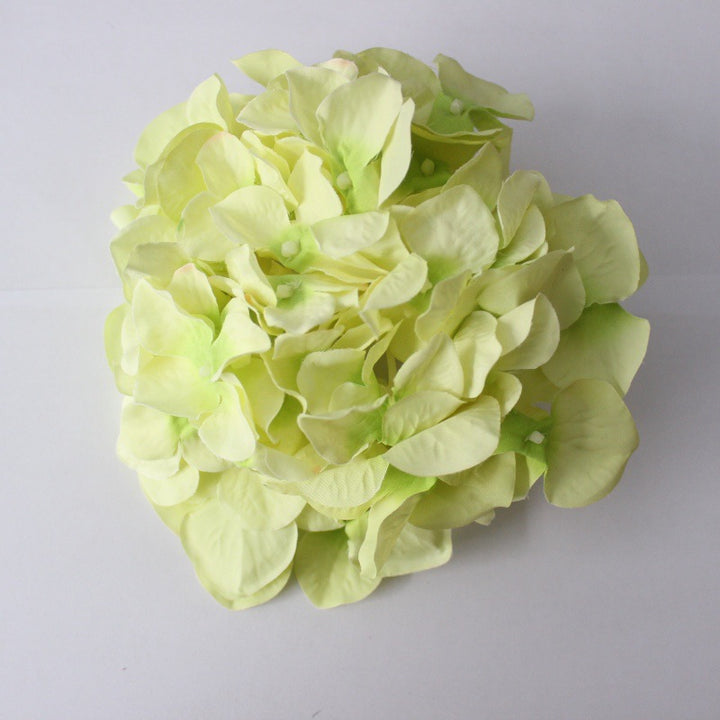 Luxuriöse Seidenblumenarrangement
