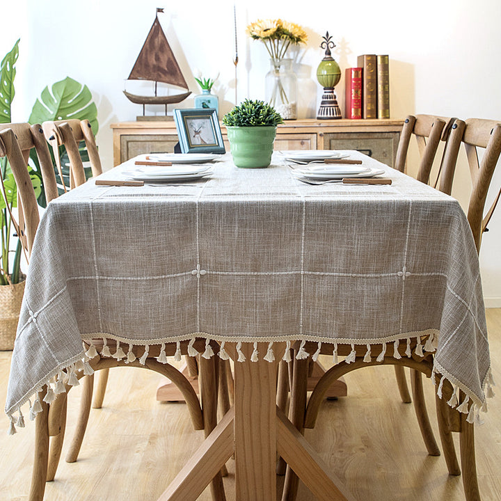 Elegante gewebte Tischdecke mit Quastenbesatz