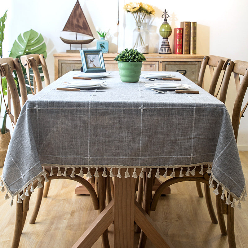 Elegante gewebte Tischdecke mit Quastenbesatz