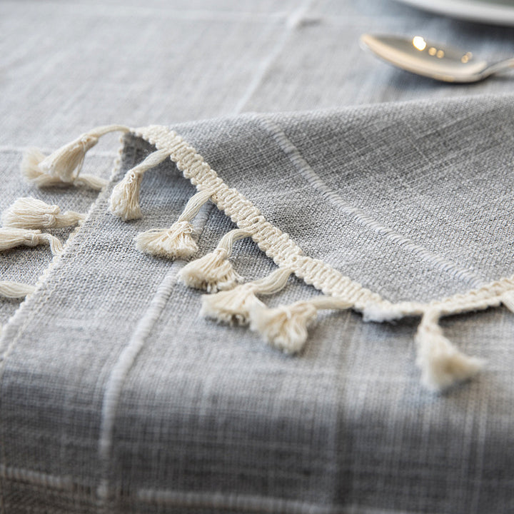 Elegante gewebte Tischdecke mit Quastenbesatz
