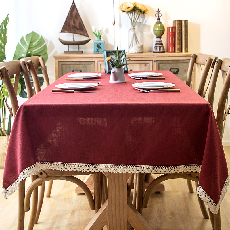 Elegante Tischdecke mit Spitze